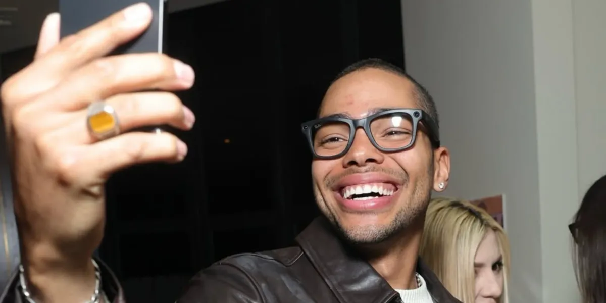 Ray-Ban Meta Wayfarer RW4008 601S/1M Photochromic Smart Glasses - As Seen On Nicholas Duvernay