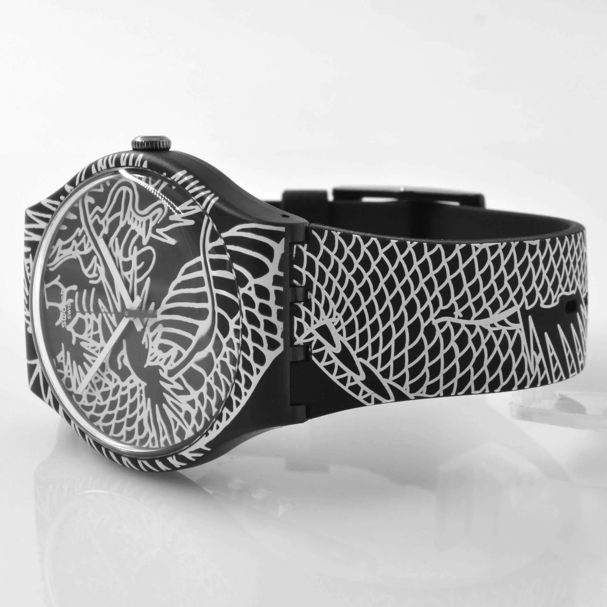Swatch Men's Watch - Draconem Swiss Quartz Black and White Dial Rubber Strap | SUOZ150